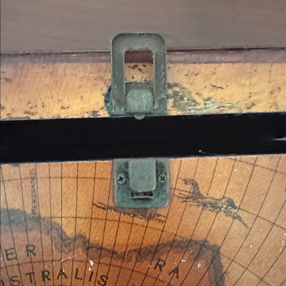 Antique chest - Picture 15 of 15